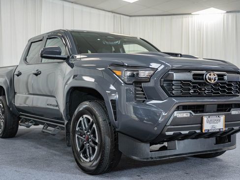 Used 2025 Toyota Tacoma TRD Sport AWD/4WD image 1