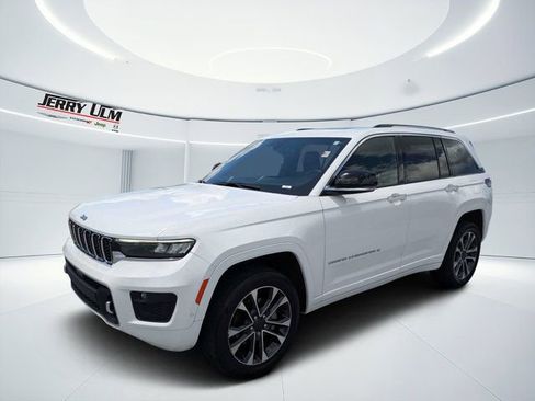 Used 2023 Jeep Grand Cherokee Overland w/ Luxury Tech Group IV RWD image 7
