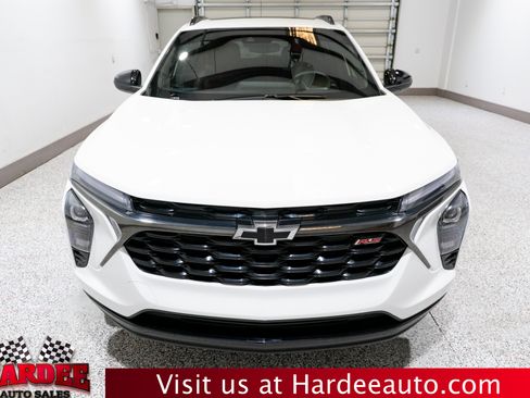 Used 2024 Chevrolet Trax RS w/ Sunroof Package FWD image 7