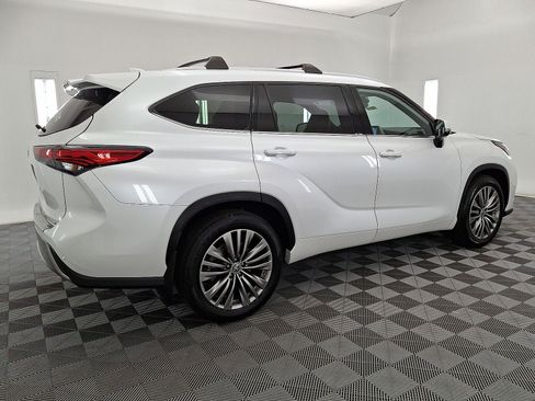 Used 2022 Toyota Highlander Platinum AWD/4WD image 18