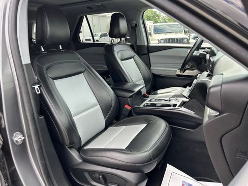 Used 2023 Ford Explorer XLT w/ Equipment Group 202A AWD/4WD image 53