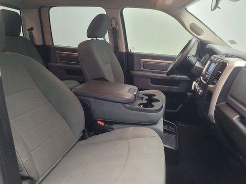 Used 2019 RAM 1500 Classic SLT RWD image 21