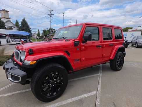 Certified 2025 Jeep Wrangler Unlimited Sahara w/ Safety Group AWD/4WD image 7