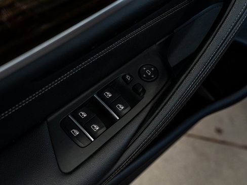 Used 2023 BMW 530e xDrive image 36