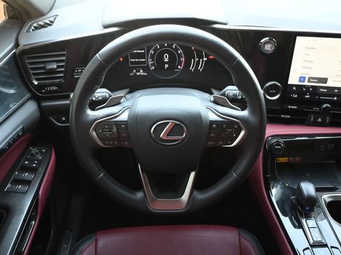 Used 2024 Lexus NX 250 FWD image 9