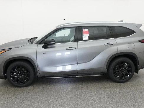 Used 2026 Toyota Highlander Limited AWD/4WD image 12