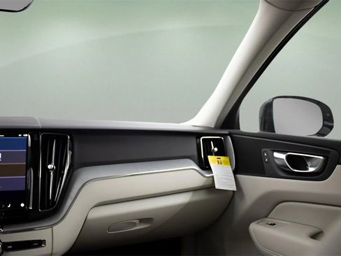 Certified 2025 Volvo XC60 T8 Plus w/ Protection Package Premier image 36