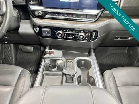 Used 2025 Chevrolet Silverado 1500 LT Trail Boss w/ Convenience Package II AWD/4WD image 4