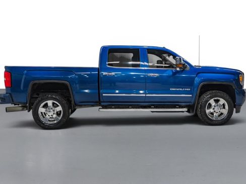 Used 2016 GMC Sierra 2500 Denali w/ Duramax Plus Package AWD/4WD image 5