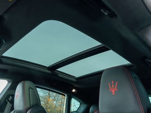 Used 2024 Maserati Levante GT Ultima image 26