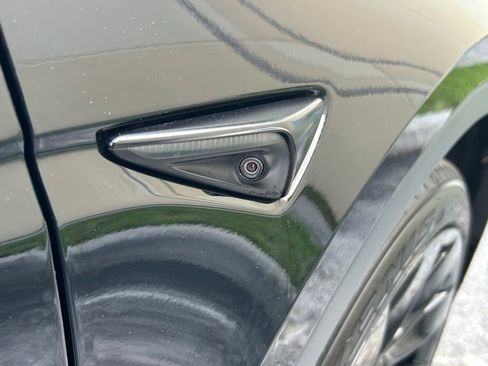 Used 2021 Tesla Model Y Long Range AWD/4WD image 31
