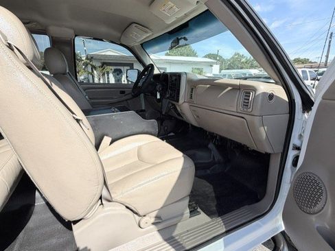 Used 2006 GMC Sierra 2500 W/T w/ Heavy-Duty Power Package AWD/4WD image 17