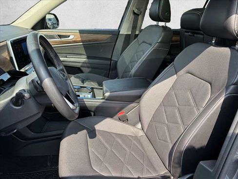 Used 2024 Volkswagen Atlas SE AWD/4WD image 12