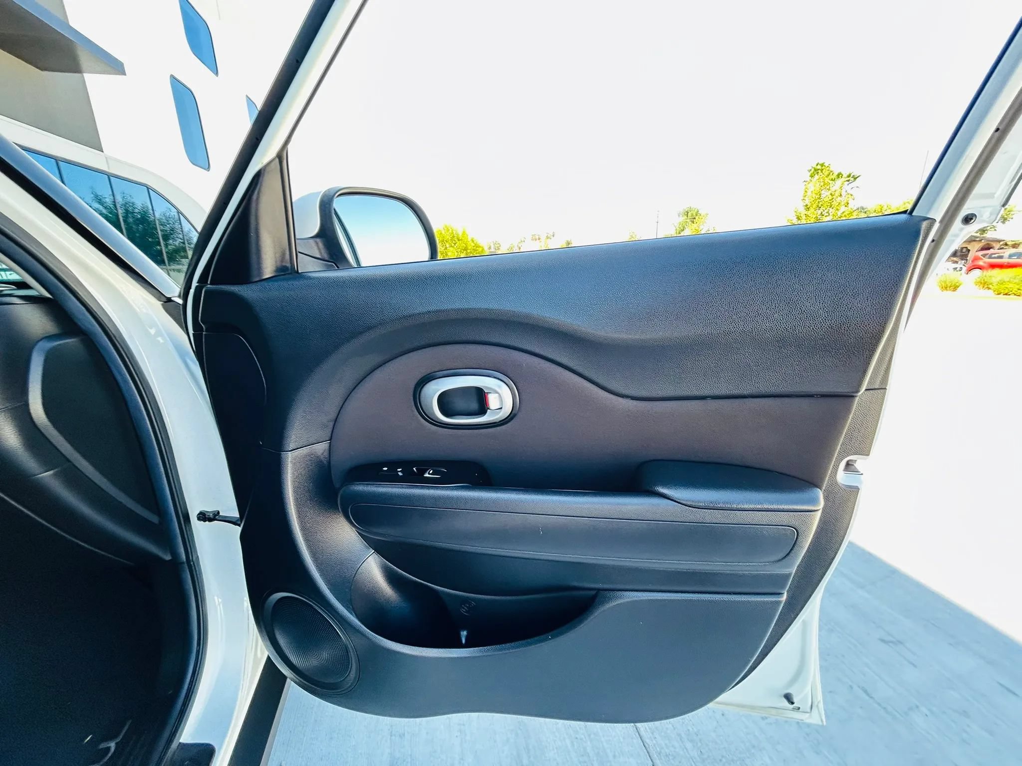 Used 2017 Kia Soul FWD image 26