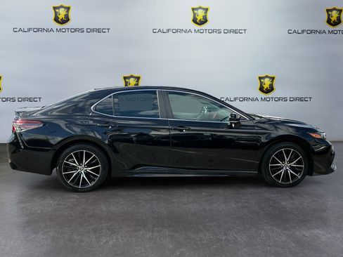 Used 2022 Toyota Camry SE w/ Carpet Mat Package (TMS) image 4