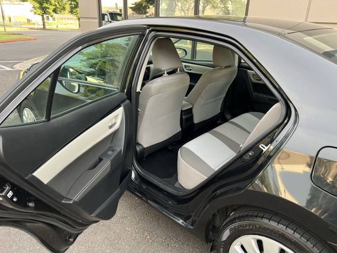 Used 2019 Toyota Corolla LE w/ Carpet Mat Package (TMS) FWD image 8