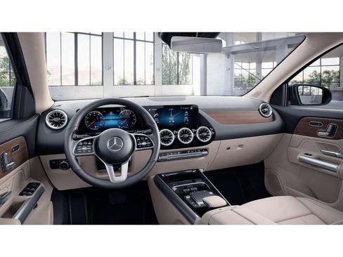 Used 2023 Mercedes-Benz GLA 250 4MATIC w/ Premium Package image 3