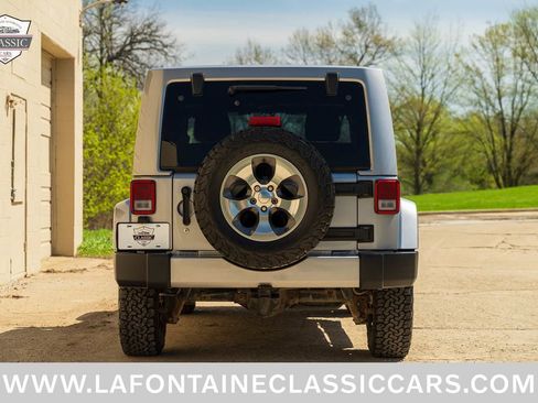 Used 2018 Jeep Wrangler Unlimited Sahara w/ Dual Top Group AWD/4WD image 20