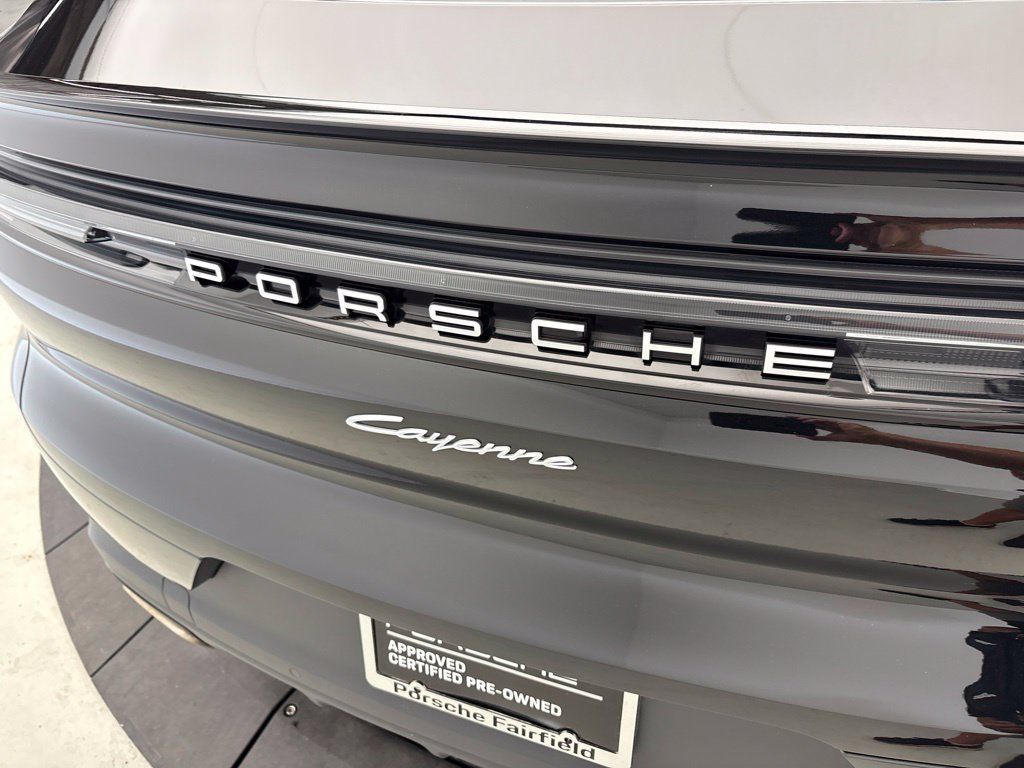 Certified 2024 Porsche Cayenne Coupe AWD/4WD image 11
