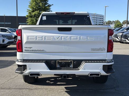 Used 2023 Chevrolet Silverado 1500 High Country w/ High Country Premium Package AWD/4WD image 4