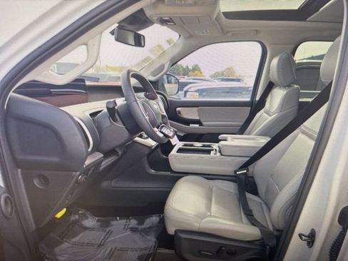 Used 2025 Ford Expedition Active image 7