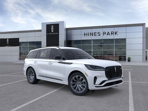 New 2025 Lincoln Aviator AWD w/ Jet Appearance Package image 7