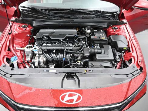 Certified 2025 Hyundai Elantra Limited image 22