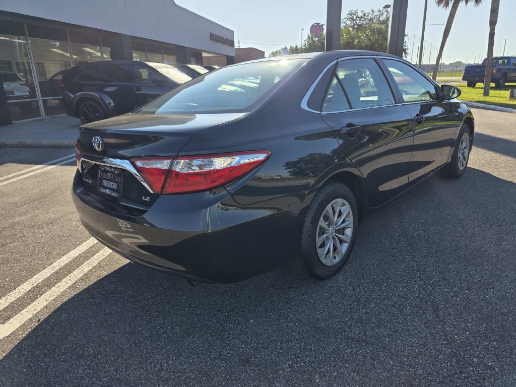 Used 2016 Toyota Camry LE FWD image 3