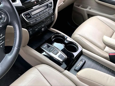 Used 2016 Honda Pilot Touring image 17
