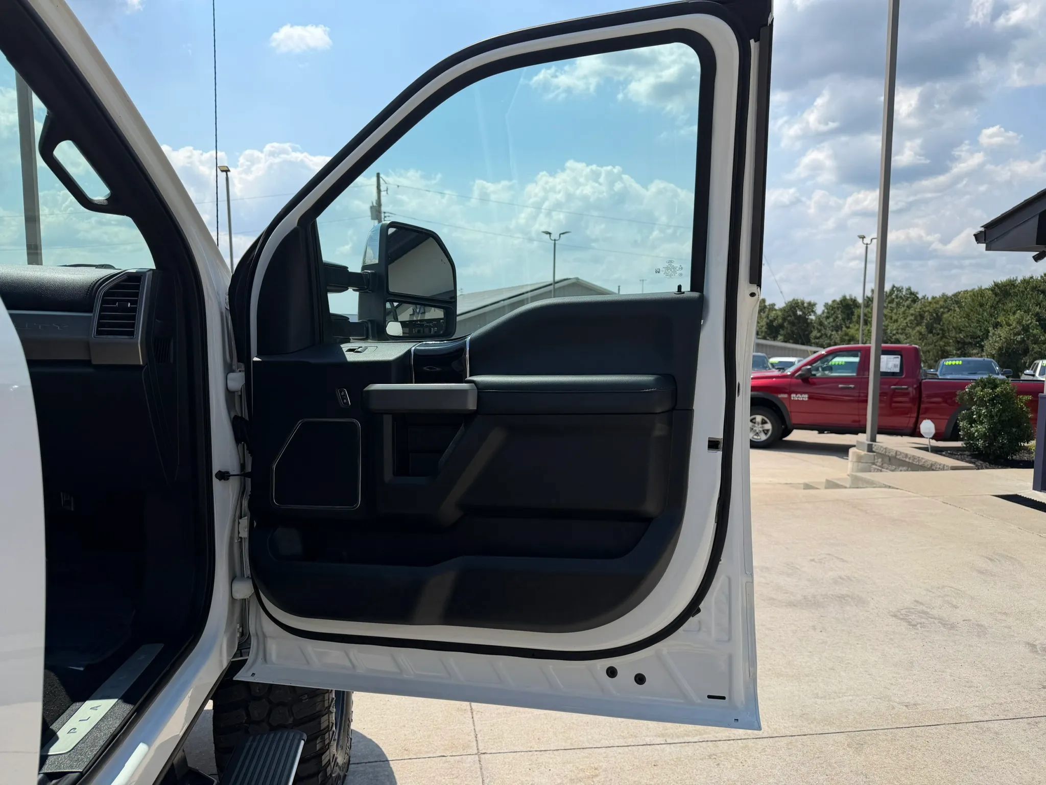 Used 2020 Ford F350 Platinum w/ FX4 Off-Road Package AWD/4WD image 47