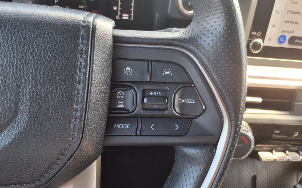 Used 2025 Toyota 4Runner SR5 AWD/4WD image 22