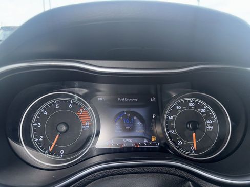 Used 2019 Jeep Cherokee Limited image 10