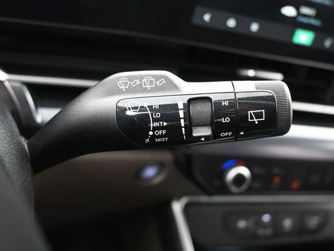 Used 2025 Kia Carnival FWD image 19