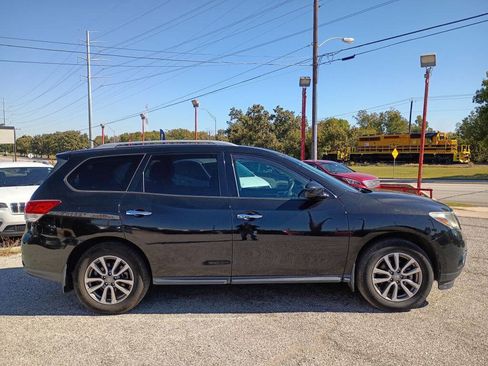 Used 2015 Nissan Pathfinder S image 4