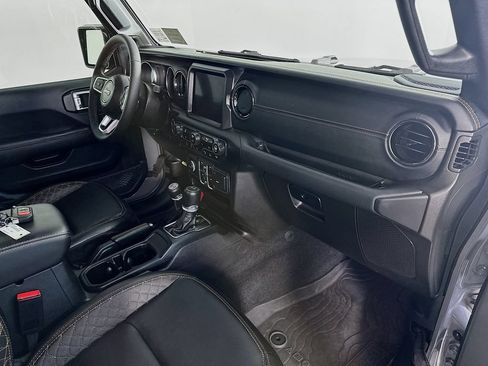 Used 2023 Jeep Gladiator Overland AWD/4WD image 31