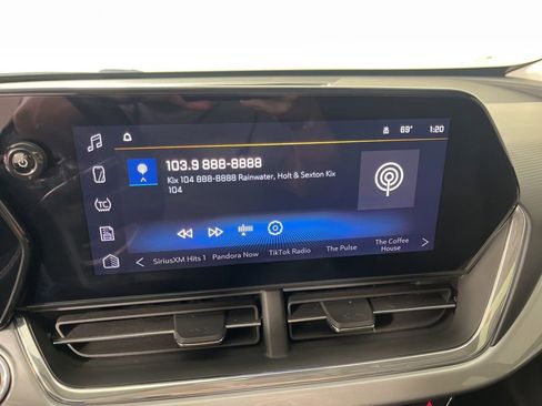 Certified 2024 Chevrolet Trax LT w/ Sunroof Package FWD image 27