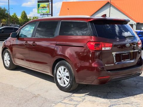 Used 2017 Kia Sedona LX w/ LX Essentials Premium Package image 7