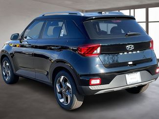 New 2026 Hyundai Venue SEL video 3