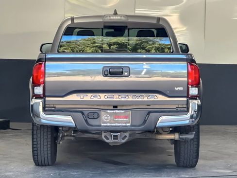 Used 2020 Toyota Tacoma SR5 RWD image 4