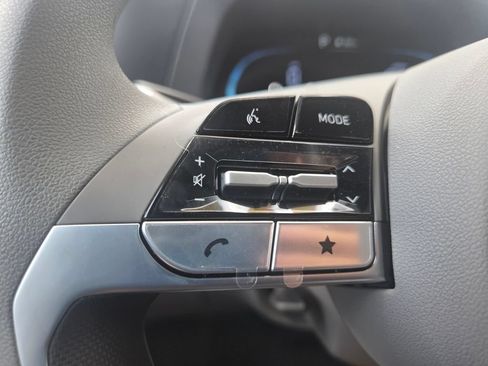 Used 2026 Hyundai Elantra SE FWD image 12
