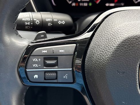 Used 2023 Honda Pilot Touring image 25