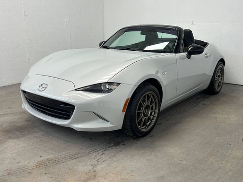 Used 2016 MAZDA MX-5 Miata Sport image 10