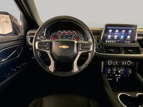 Used 2021 Chevrolet Suburban LT w/ Luxury Package RWD image 5