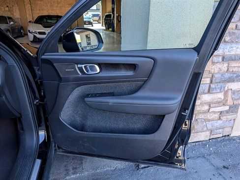 Used 2023 Volvo XC40 Recharge Ultimate image 27