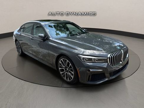 Used 2022 BMW 740i w/ M Sport Package RWD image 2