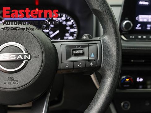 Used 2023 Nissan Rogue SV AWD/4WD image 15