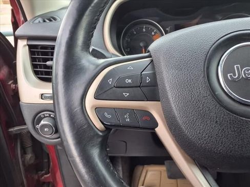 Used 2016 Jeep Cherokee Latitude w/ Comfort/Convenience Group image 18