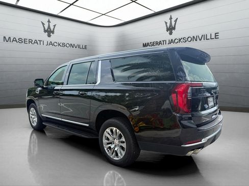 Used 2025 GMC Yukon XL Denali AWD/4WD image 3