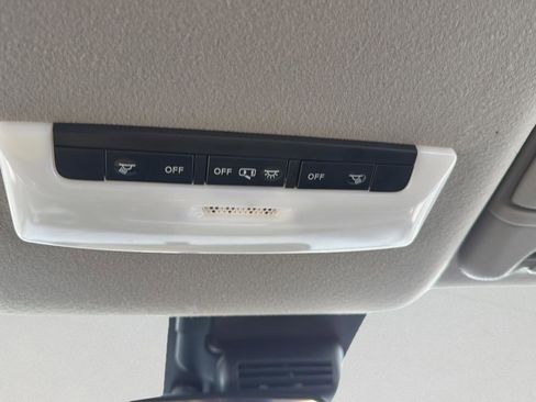 Used 2022 Nissan Versa S image 20