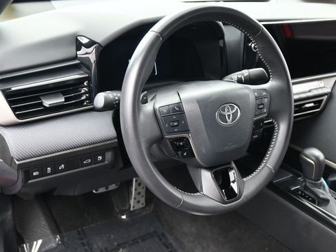 Used 2025 Toyota Camry SE w/ Multimedia Upgrade Package image 15